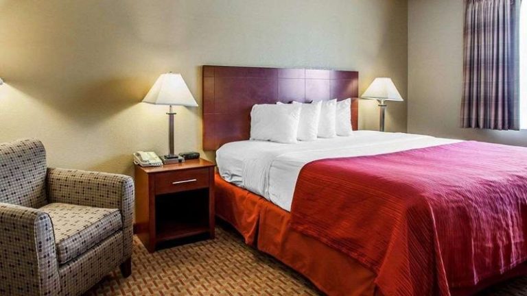 Quality Inn & Suites Davenport Near I-80