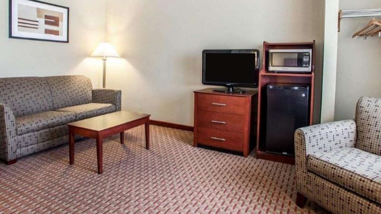 Quality Inn & Suites Davenport Near I-80