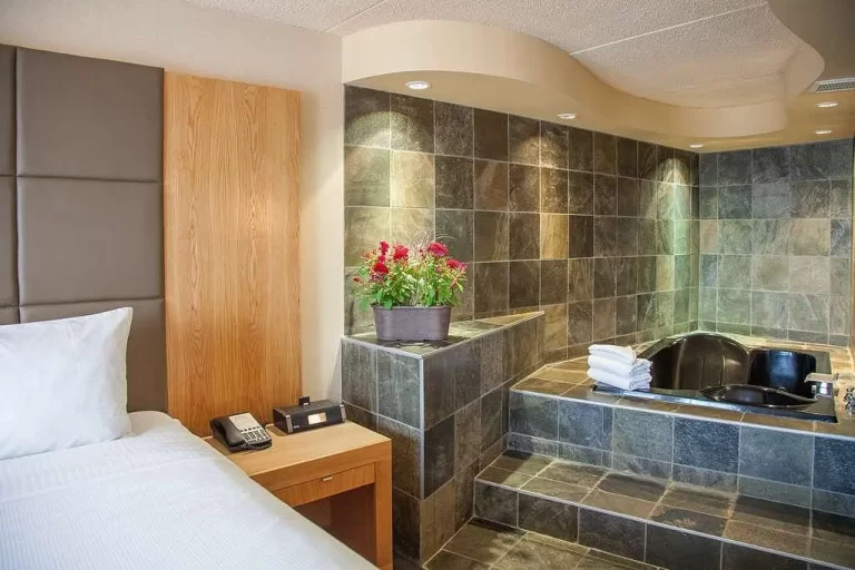 Ihotel & Conference Centre (formerly Radisson Red Deer)