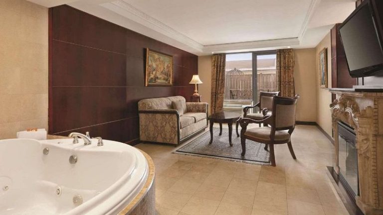 Radisson Toronto Airport West