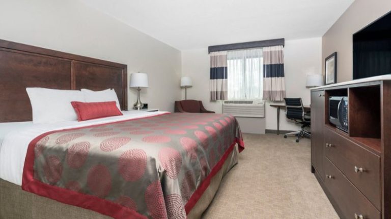 Ramada by Wyndham Minneapolis Golden Valley