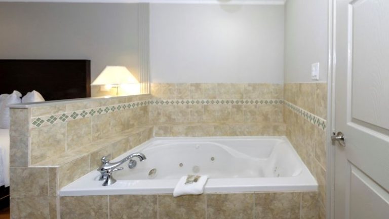 Red Roof Inn Arlington – Entertainment District