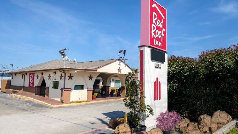 Red Roof Inn Arlington – Entertainment District