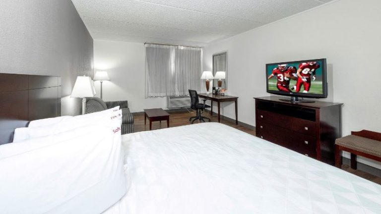 Red Roof PLUS+ Newark Liberty Airport – Carteret