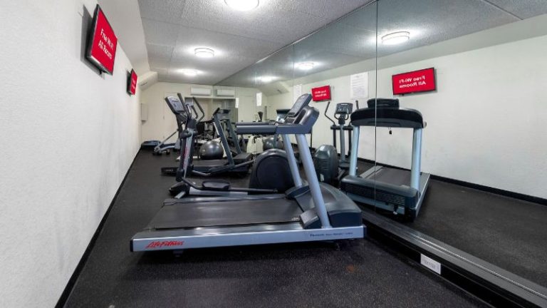 Red Roof PLUS+ Newark Liberty Airport – Carteret