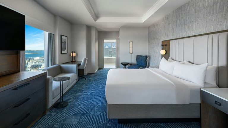 Renaissance Boston Waterfront Hotel