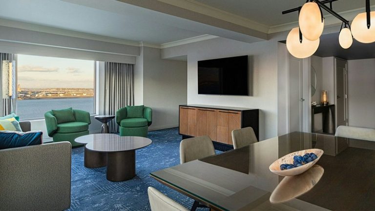 Renaissance Boston Waterfront Hotel