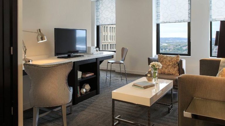 Renaissance Cincinnati Downtown Hotel