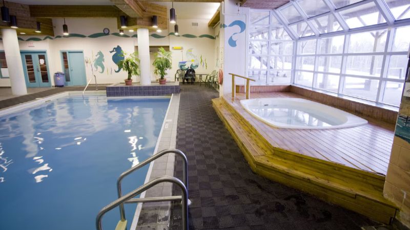 Riverside Resort & Conference Center, room with private jacuzzi, photo 6