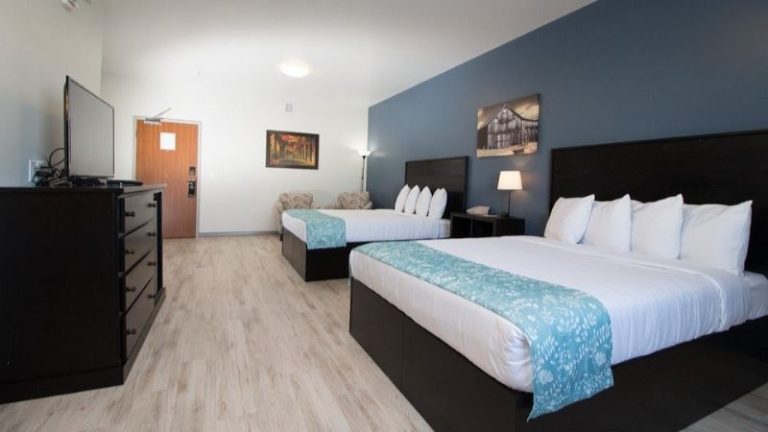 Roadhouse 52 Inn & Suites