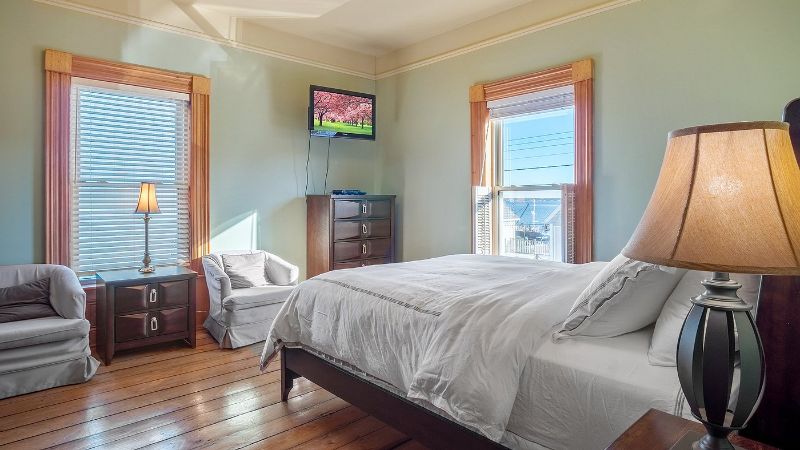 Sail Inn Lunenburg, room with private jacuzzi, photo 4