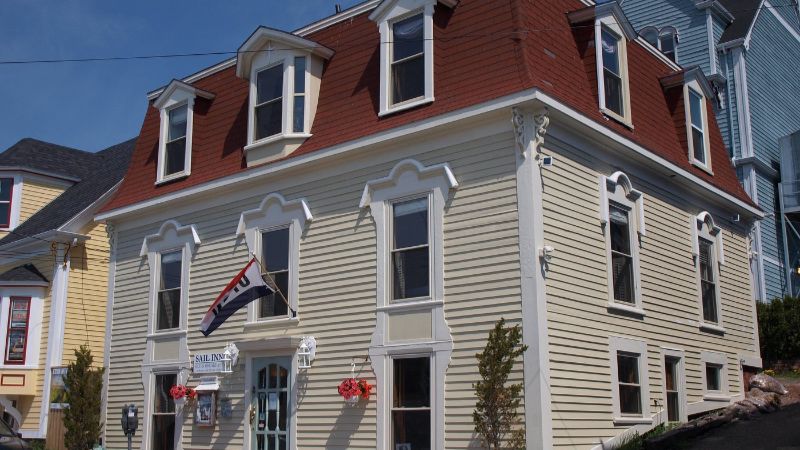 Sail Inn Lunenburg, room with private jacuzzi, photo 7