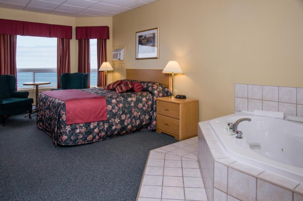 Shallow Bay Motel & Cabins