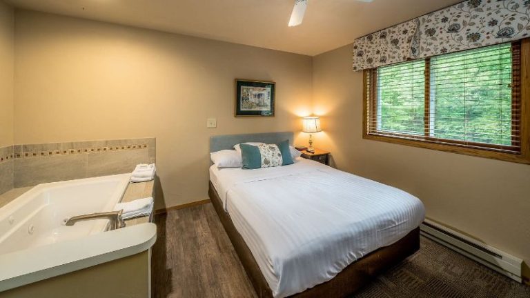 Somerset Inn & Suites