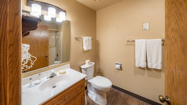 Somerset Inn & Suites