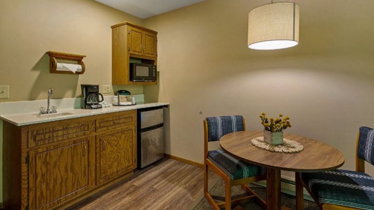 Somerset Inn & Suites