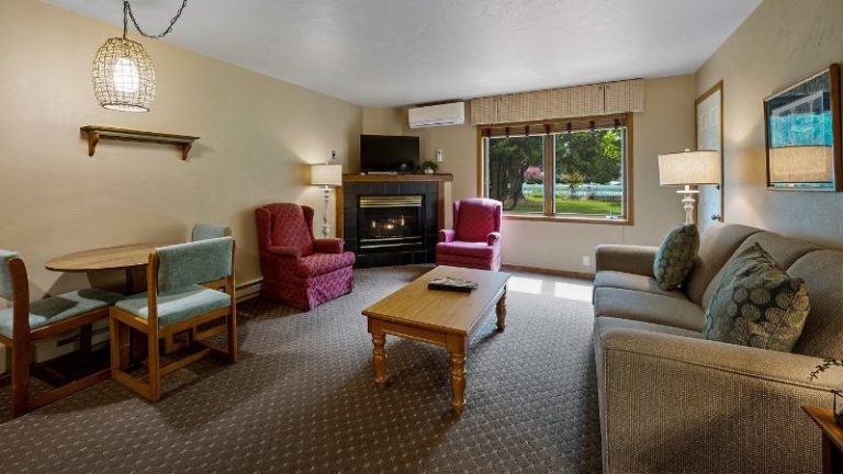 Somerset Inn & Suites