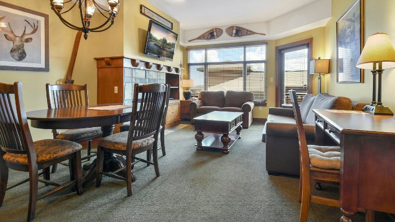 Sundial Lodge, room with private jacuzzi, photo 6