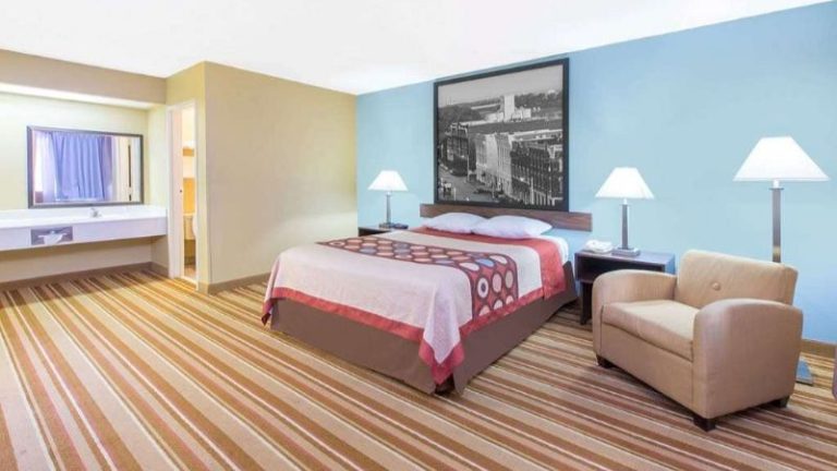 Super 8 by Wyndham Dothan