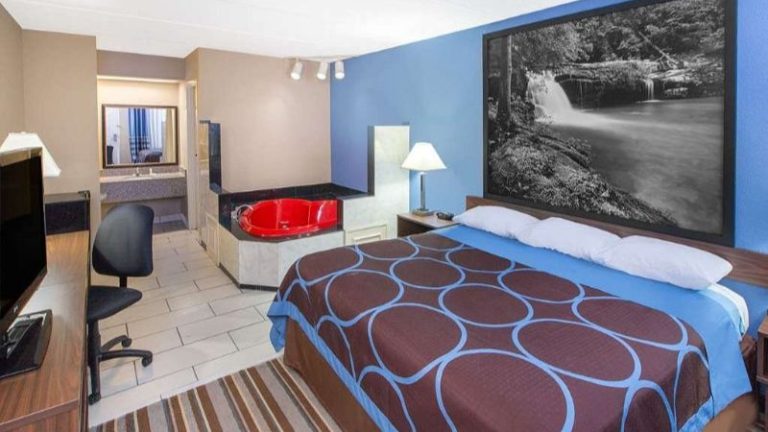 Super 8 by Wyndham Dothan