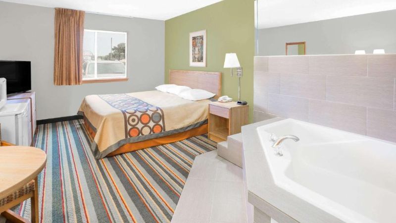 Super 8 by Wyndham East Moline