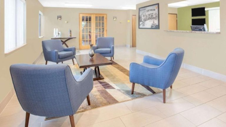 Super 8 by Wyndham East Moline