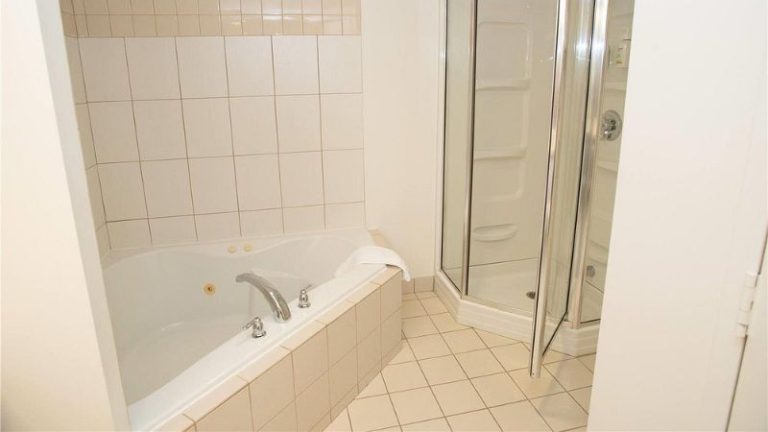 Super 8 by Wyndham Mississauga
