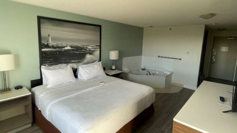 Super 8 by Wyndham Peterborough