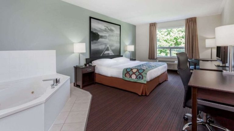 Super 8 by Wyndham Peterborough