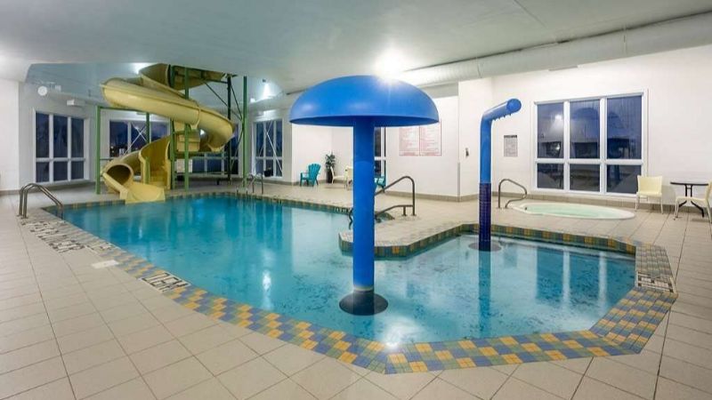 Super 8 by Wyndham Quebec City, room with private jacuzzi, photo 6