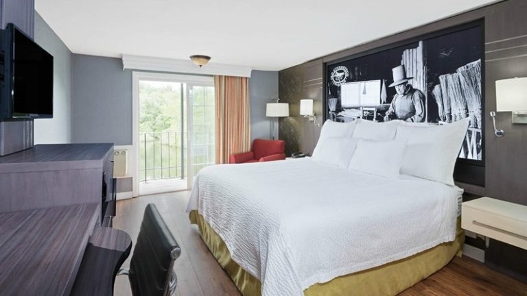 Super 8 by Wyndham Sturbridge