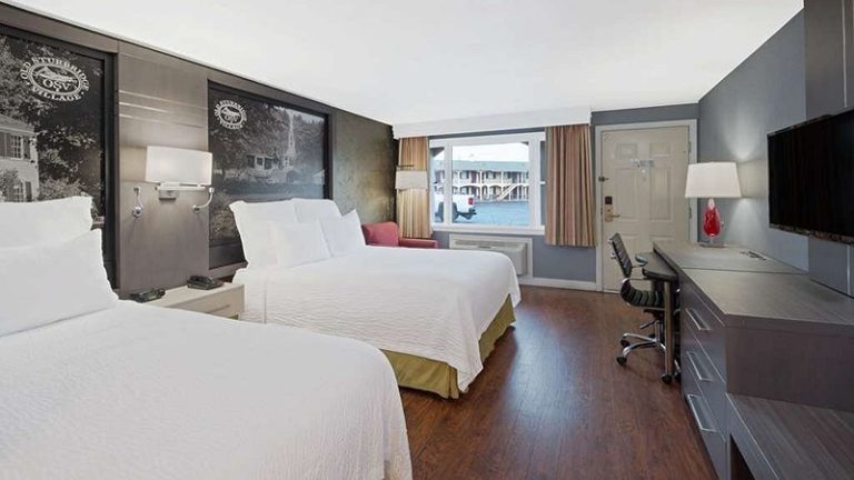 Super 8 by Wyndham Sturbridge