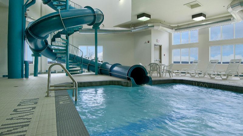 Super 8 by Wyndham Windsor NS, room with private jacuzzi, photo 5