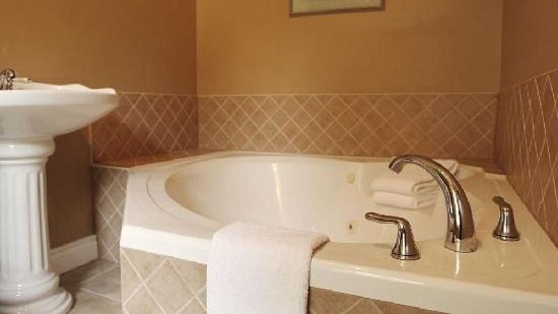 Surfside Inn, room with private jacuzzi, photo 1