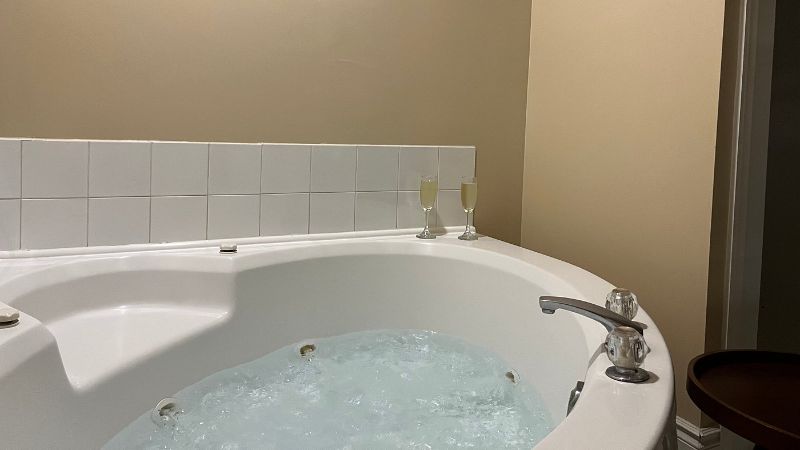 Surfside Inn, room with private jacuzzi, photo 2