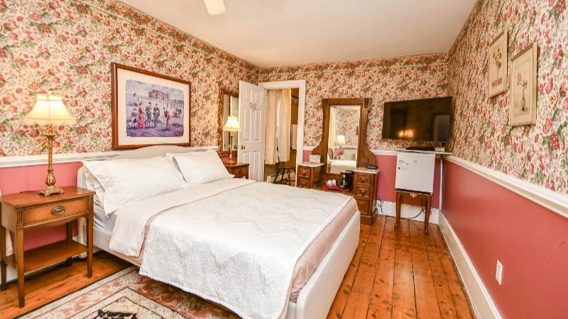 Surfside Inn, room with private jacuzzi, photo 4