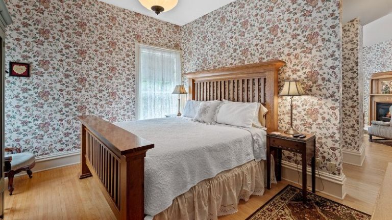 The Foxglove Inn