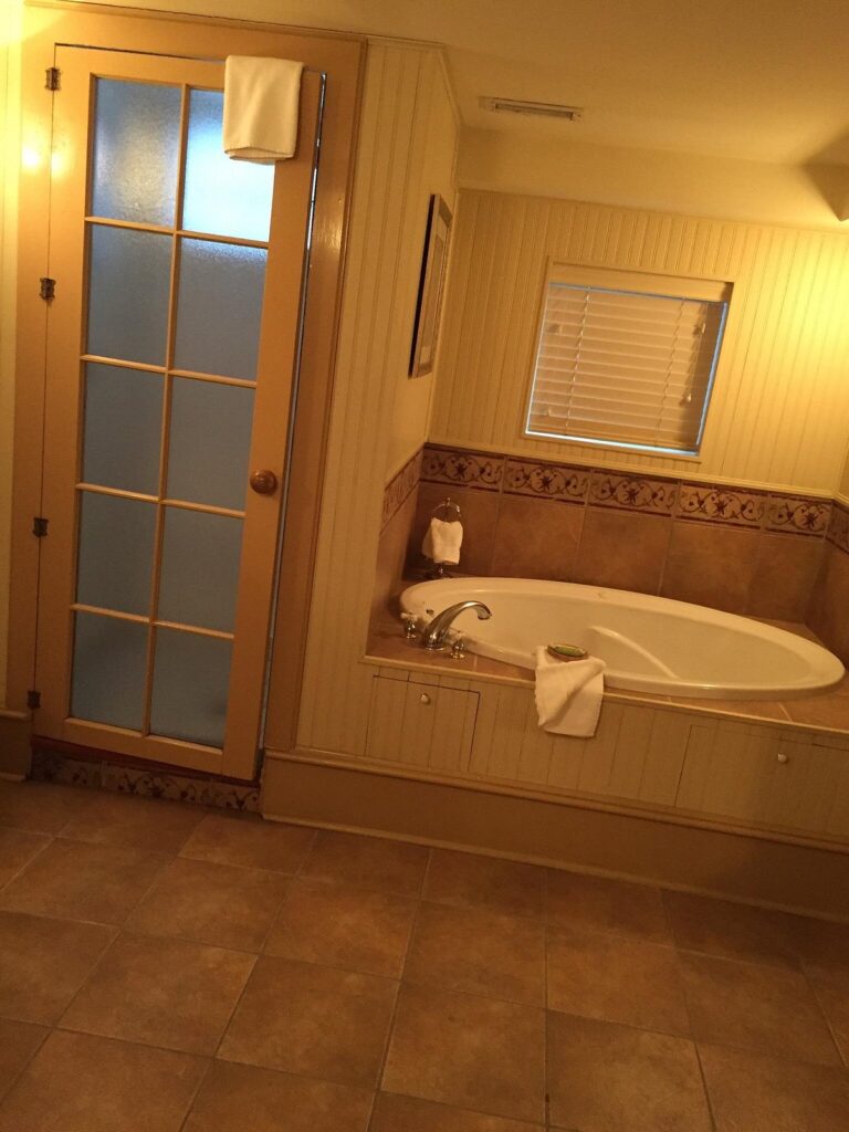 The Halliburton, room with private jacuzzi, photo 2