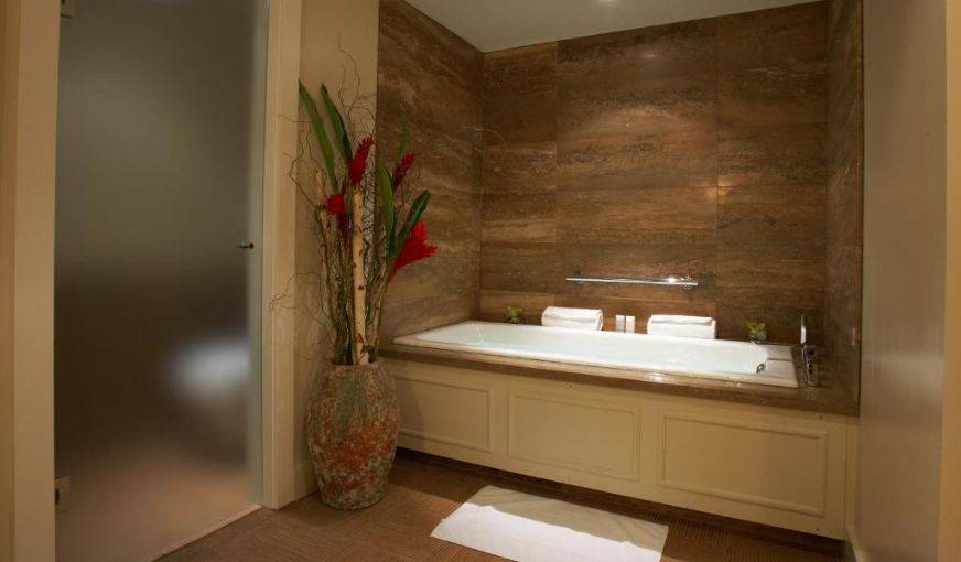 The Ivy At Verity, room with private jacuzzi, photo 6
