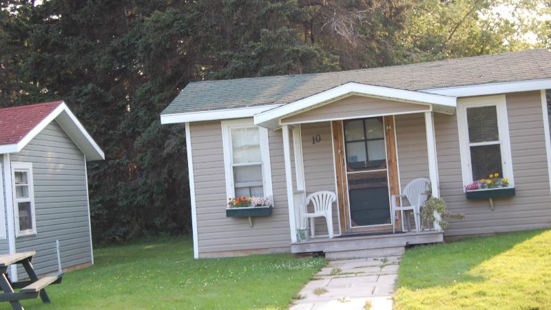 The Lionstone Inn Motel and Cottages, room with private jacuzzi, photo 5