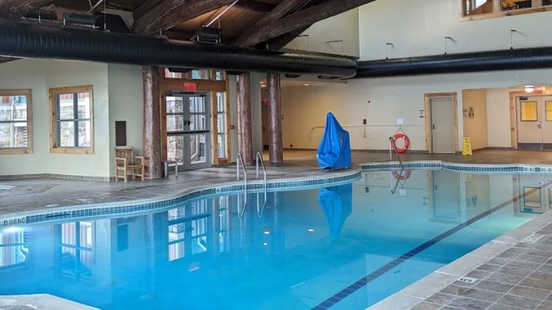 The Lodge at Mount Magazine, room with private jacuzzi, photo 7