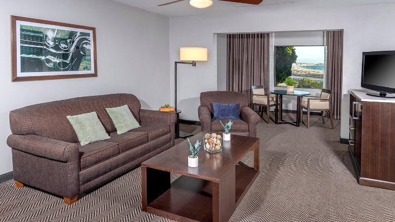 The Pierpont Inn, room with private jacuzzi, photo 4