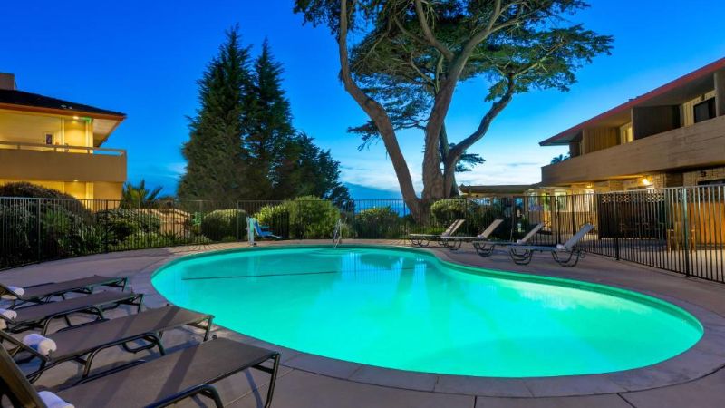 The Pierpont Inn, room with private jacuzzi, photo 7
