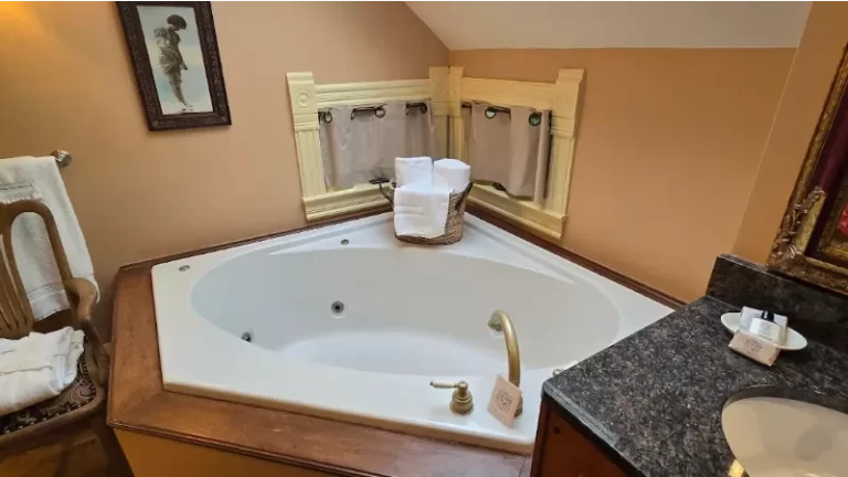 Thorp House Inn & Cottages