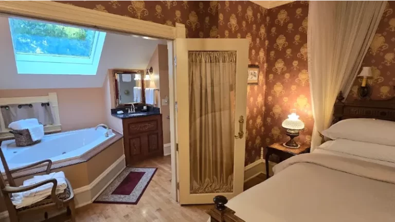 Thorp House Inn & Cottages