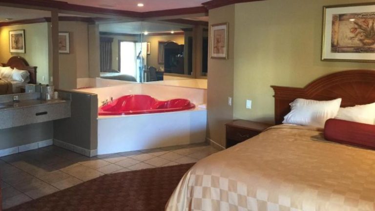 Thunderbird Lodge