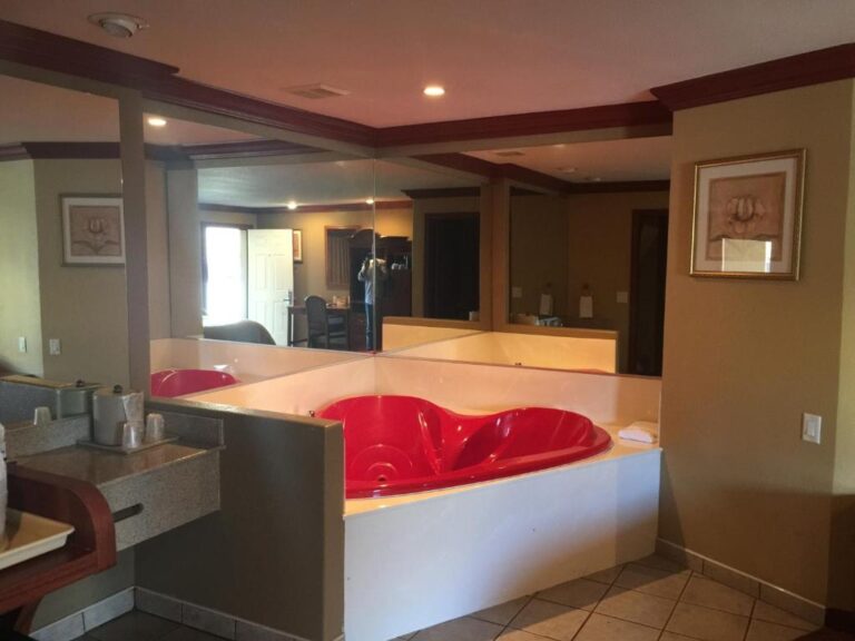 Thunderbird Lodge