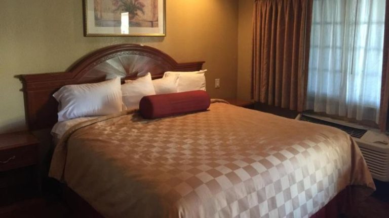 Thunderbird Lodge