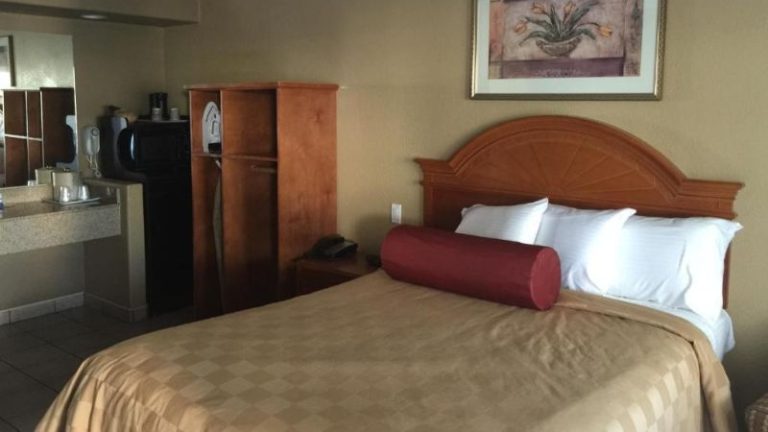 Thunderbird Lodge