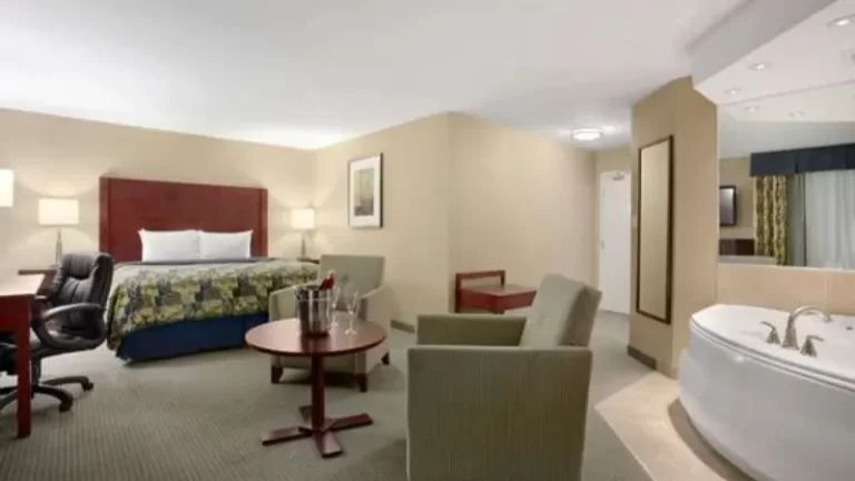 Travelodge Oshawa Whitby